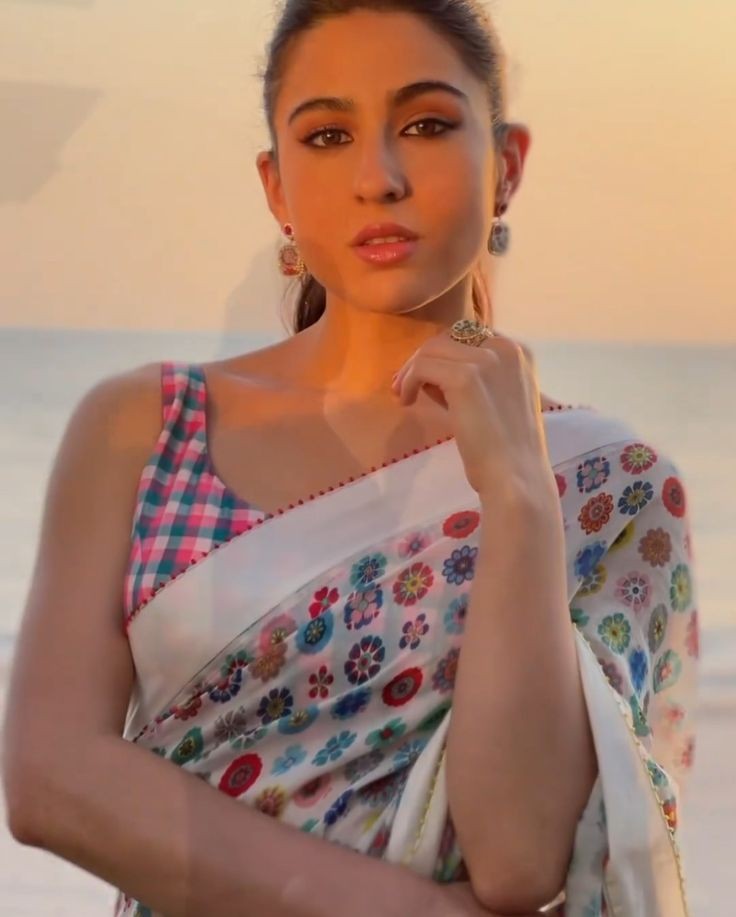"Close-up of the digital floral print on the Linen saree, showcasing the vibrant and delicate patterns, adding a modern ethnic touch."